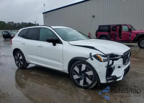 2025 Volvo Xc60 Plus z USA, uszkodzony, nr VIN YV4H60RC5S1007891